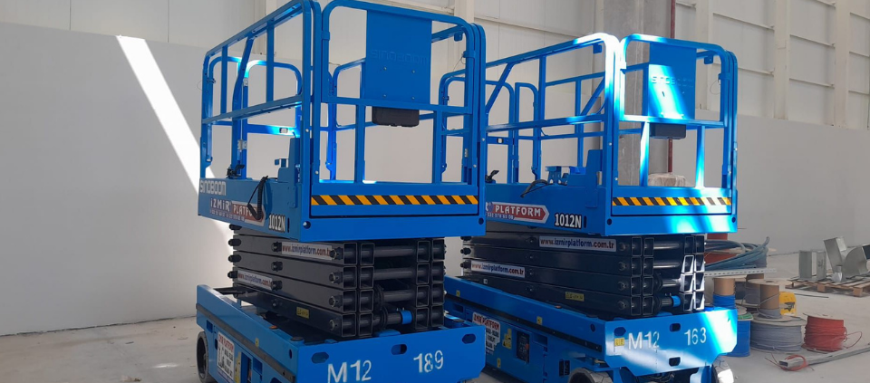 GAZİEMİR MAKASLI EKLEMLİ MANLİFT, GAZİEMİR MANLİFT, GAZİEMİR MANLİFT KİRALAMA