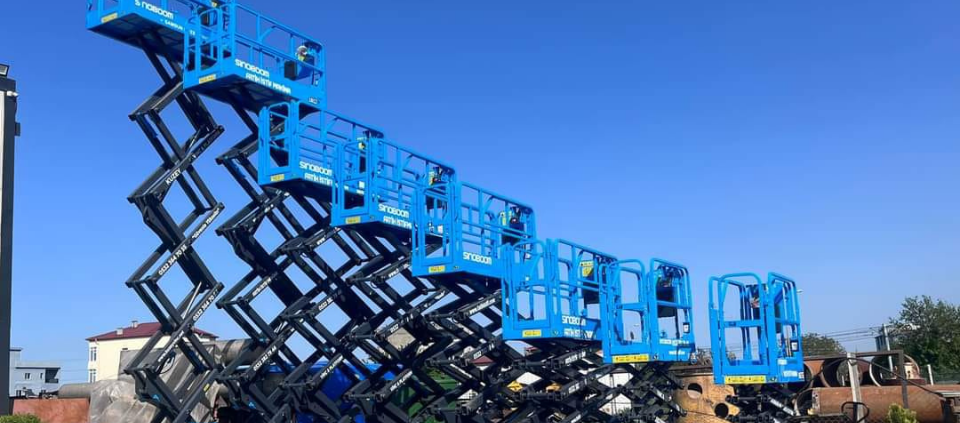tire-manlift